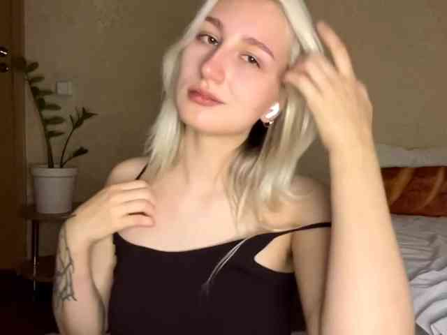 NorikoFalis webcam