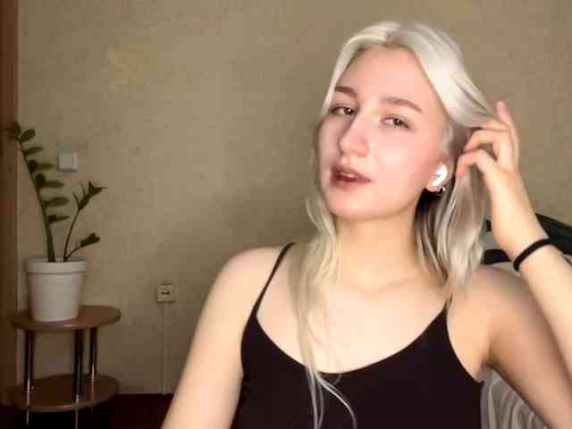 NorikoFalis webcam