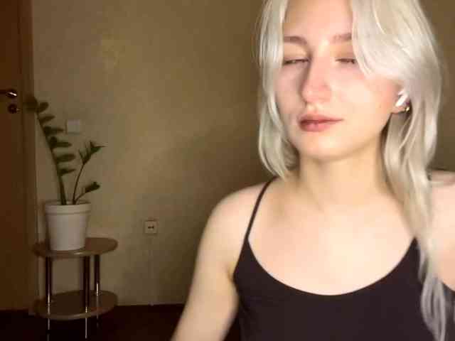 NorikoFalis webcam