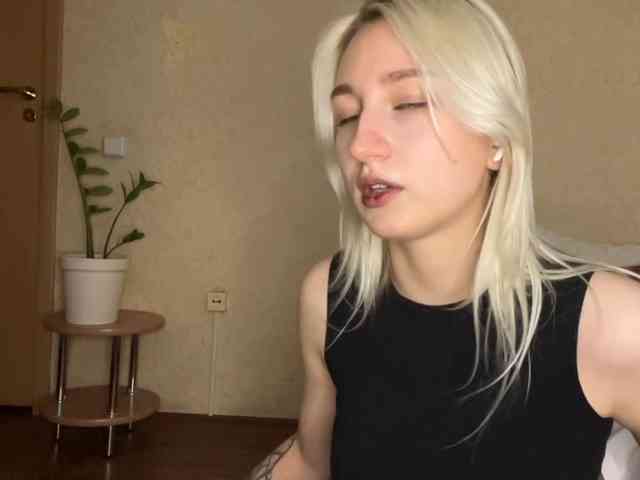 NorikoFalis webcam