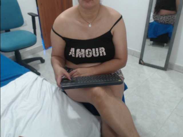 Laurafox, live now on BongaCams
