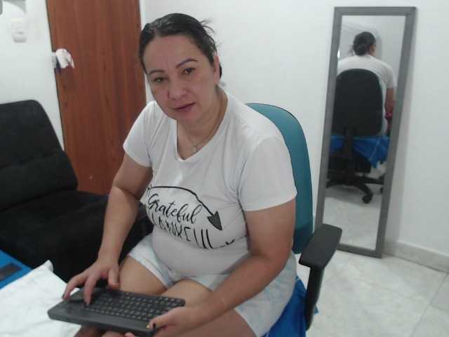Laurafox live cam on BongaCams