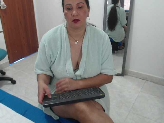 Laurafox live cam on BongaCams