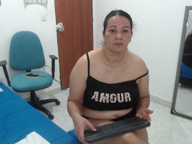 Laurafox live cam on BongaCams
