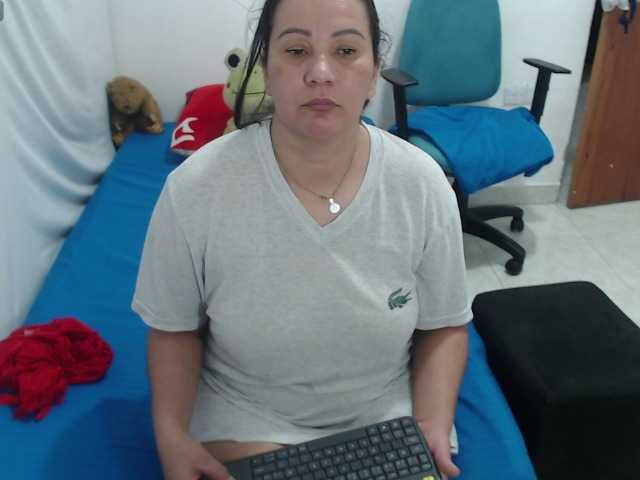Laurafox live cam on BongaCams