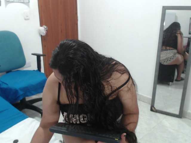 Laurafox live cam on BongaCams