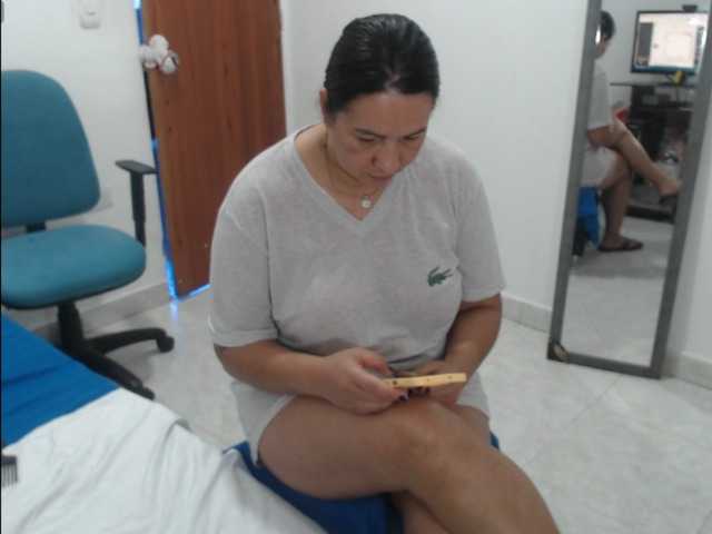 Laurafox live cam on BongaCams