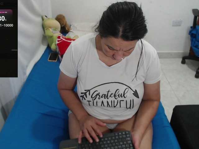 Laurafox live cam on BongaCams