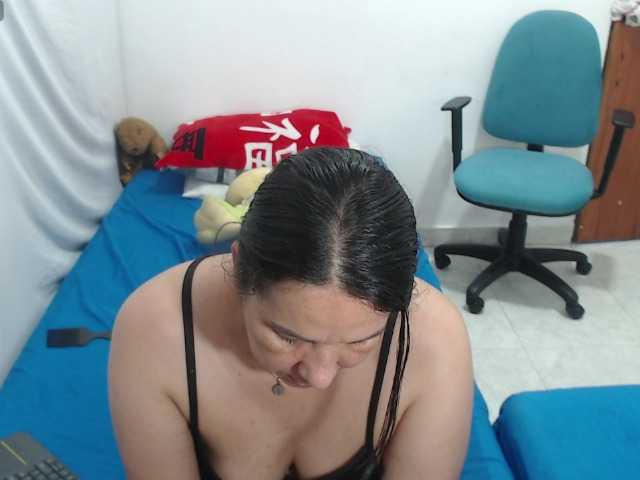 Laurafox, live now on BongaCams