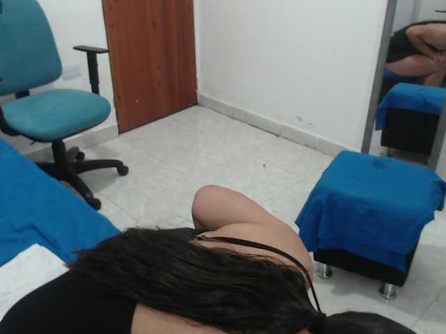Laurafox live cam on BongaCams