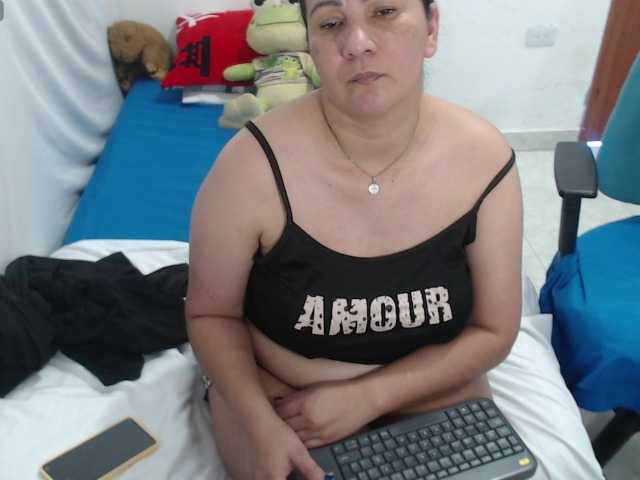 Laurafox live cam on BongaCams