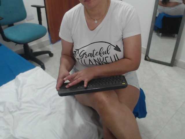 Laurafox live cam on BongaCams