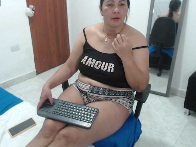 Laurafox live cam on BongaCams