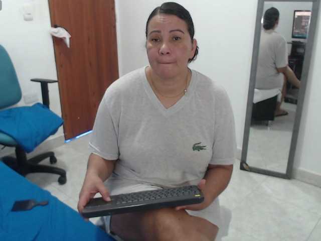 Laurafox live cam on BongaCams