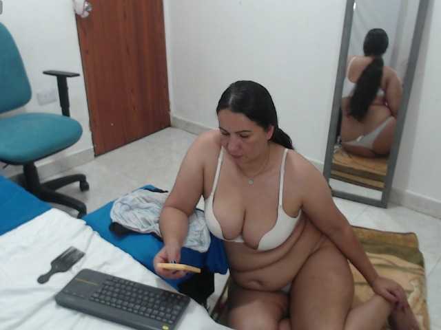 Laurafox live cam on BongaCams
