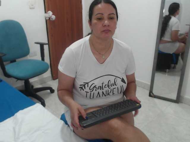 Laurafox live cam on BongaCams