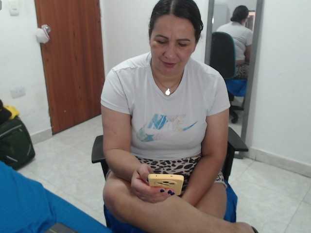 Laurafox live cam on BongaCams