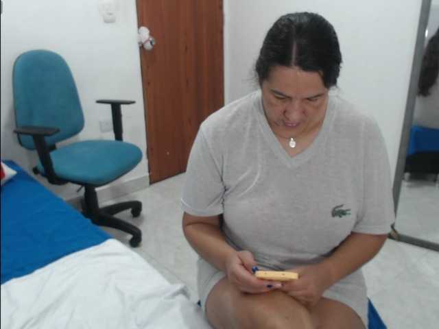 Laurafox live cam on BongaCams