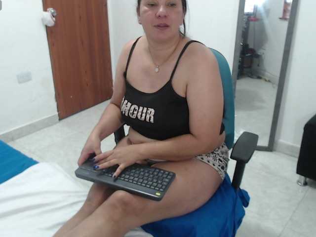 Laurafox live cam on BongaCams