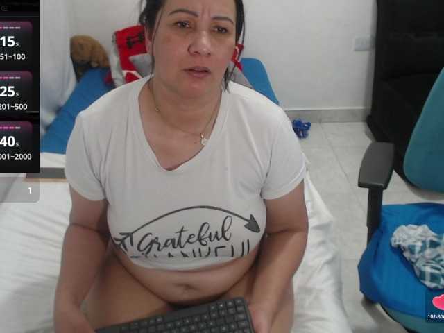 Laurafox live cam on BongaCams
