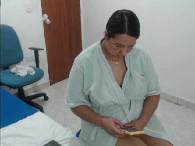 Laurafox live cam on BongaCams