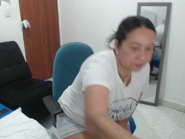 Laurafox live cam on BongaCams