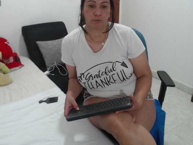 Laurafox live cam on BongaCams
