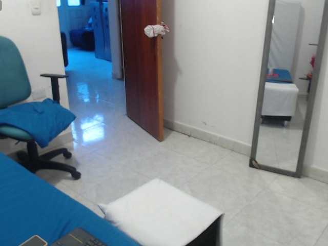 Laurafox live cam on BongaCams