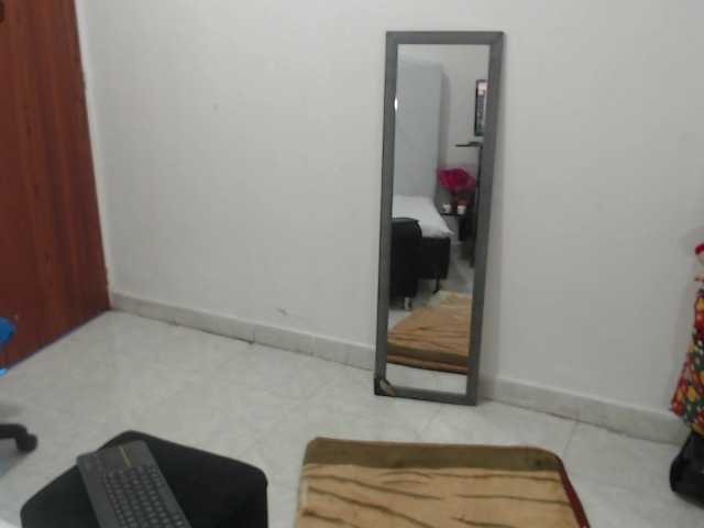 Laurafox live cam on BongaCams