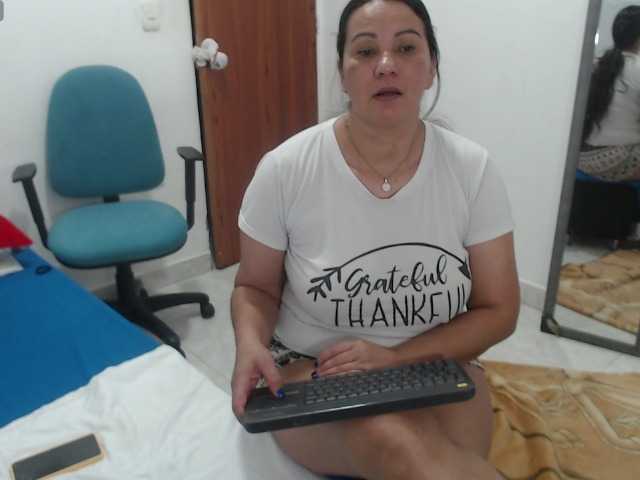 Laurafox, live now on BongaCams