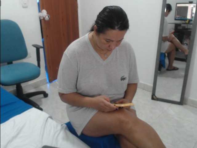 Laurafox live cam on BongaCams