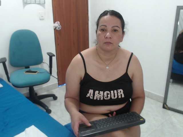 Laurafox live cam on BongaCams