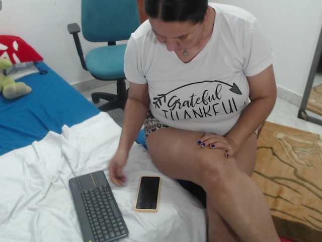 Laurafox live cam on BongaCams