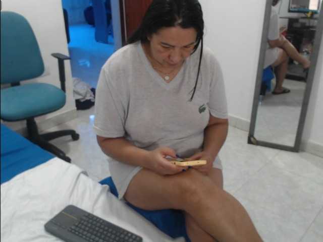 Laurafox live cam on BongaCams