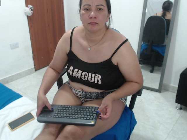 le modèle Laurafox est en webcam porno dans un show sur le site bongacams, il possède les tags suivants: Latino/Hispanic,Brunette,Shaved