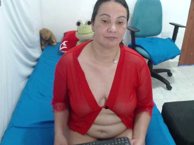Laurafox live cam on BongaCams
