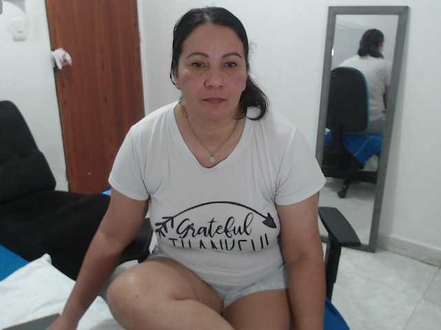 Laurafox live cam on BongaCams