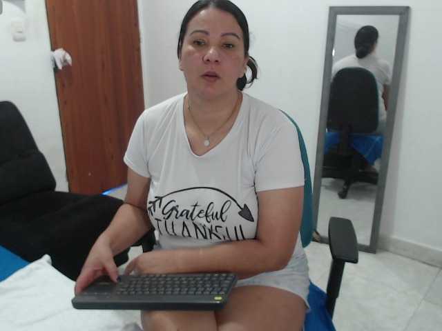 Laurafox live cam on BongaCams