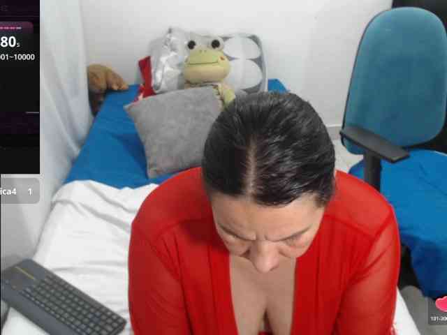 Laurafox Live Webcam on BongaCams