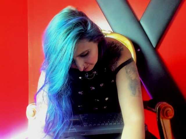 Freyjaxx live cam on BongaCams