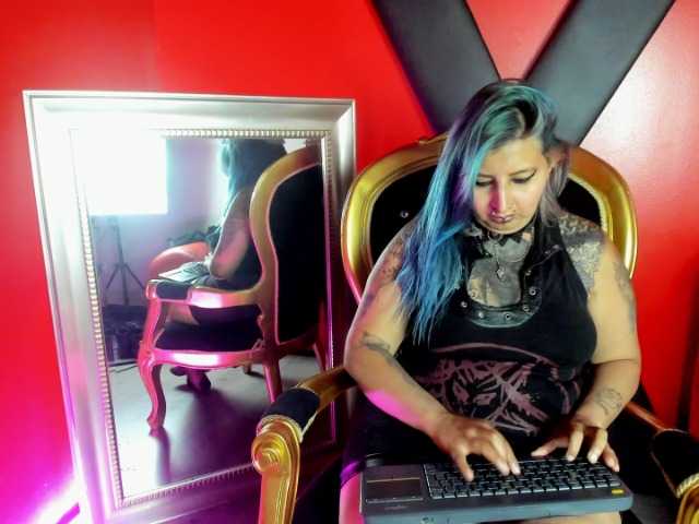 Freyjaxx live cam on BongaCams