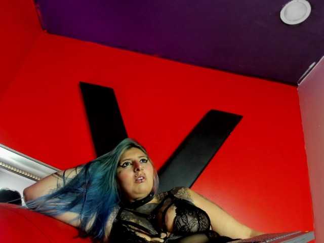 Freyjaxx live cam on BongaCams