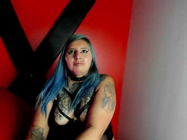 Freyjaxx live cam on BongaCams