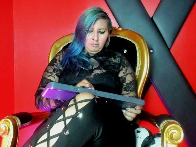 Freyjaxx live cam on BongaCams