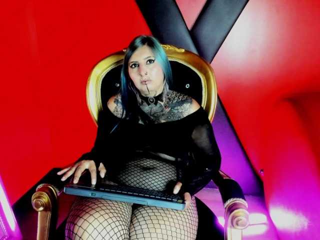Freyjaxx live cam on BongaCams