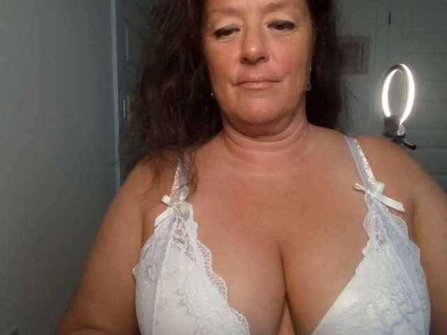 VestaVetiver live cam on BongaCams