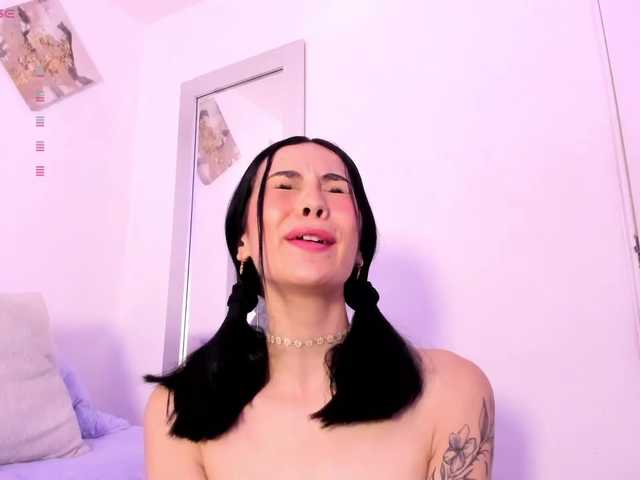 Emilylopez live cam on BongaCams
