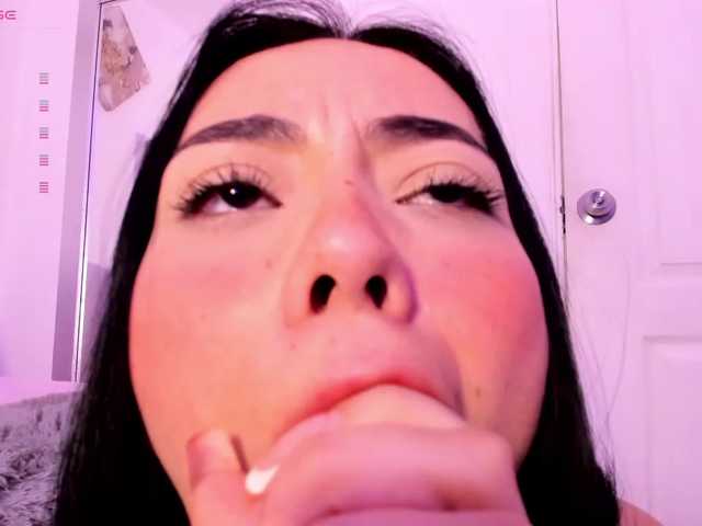 Emilylopez live cam on BongaCams