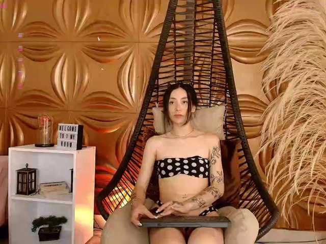 Emilylopez live cam on BongaCams