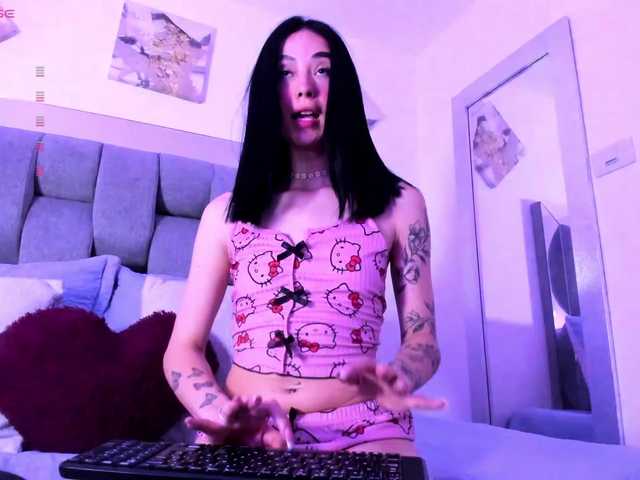 Emilylopez live cam on BongaCams